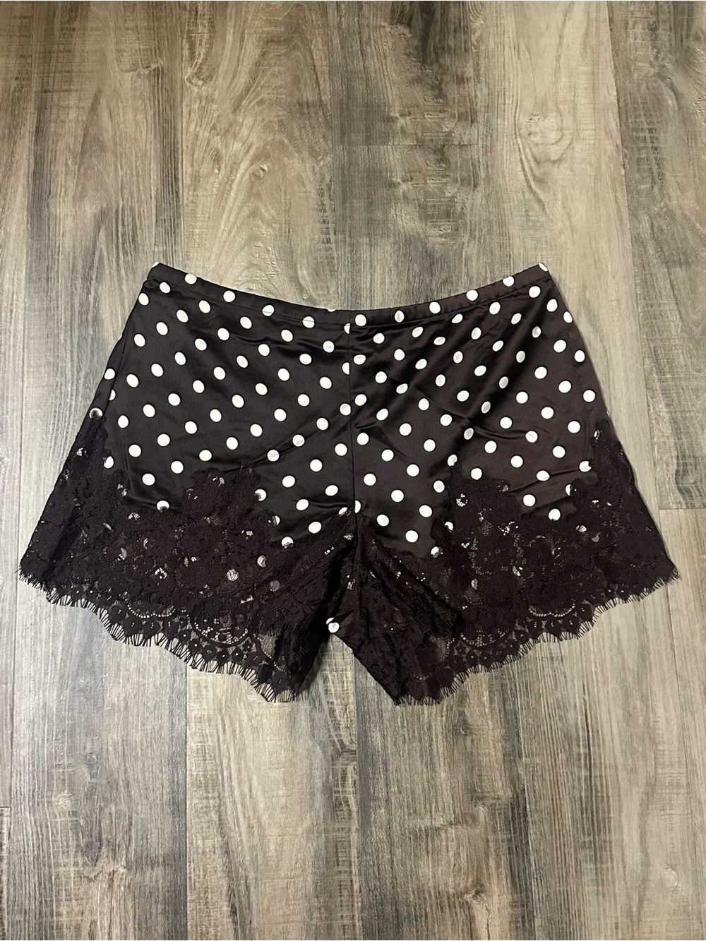 Brit The Label Polka Dot Lace-Trim Shorts in brown L